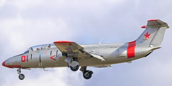 Adrenalínom nabitý let stíhačkou L-29 DELFÍN vrátane akrobacie vo vzduchu!