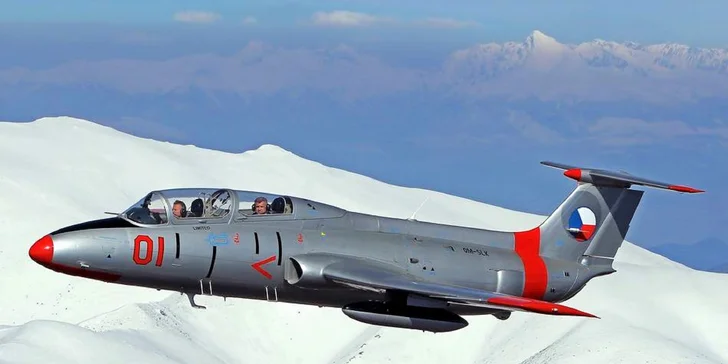 Adrenalínom nabitý let stíhačkou L-29 DELFÍN vrátane akrobacie vo vzduchu!