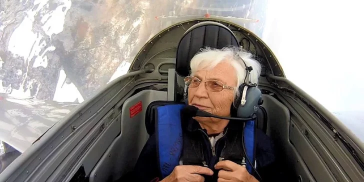 Adrenalínom nabitý let stíhačkou L-29 DELFÍN vrátane akrobacie vo vzduchu!