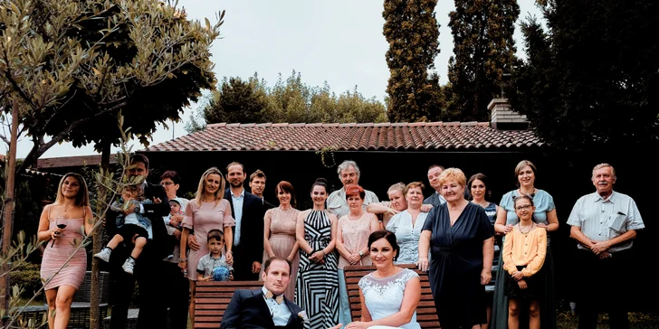 Balíčky svadobného fotenia s fotografiami na gravírovanom drevenom USB