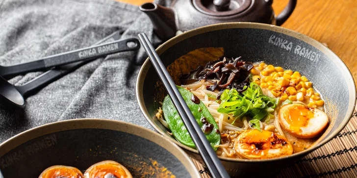 Tradičný japonský Ramen s perlivým drinkom Seicha Matcha