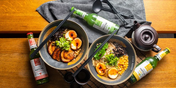 Tradičný japonský Ramen s perlivým drinkom Seicha Matcha