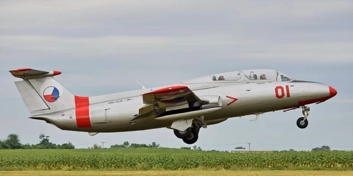 Adrenalínom nabitý let stíhačkou L-29 DELFÍN vrátane akrobacie vo vzduchu!
