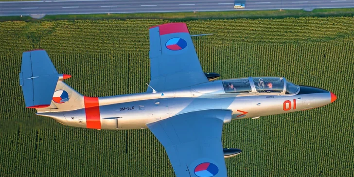 Adrenalínom nabitý let stíhačkou L-29 DELFÍN vrátane akrobacie vo vzduchu!
