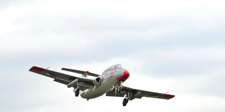 Adrenalínom nabitý let stíhačkou L-29 DELFÍN vrátane akrobacie vo vzduchu!