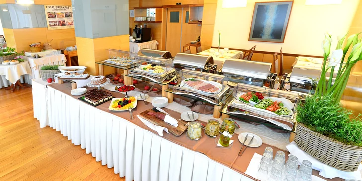Exkluzívny pobyt priamo pri slovinskom jazere Bled: bohaté raňajky a wellness