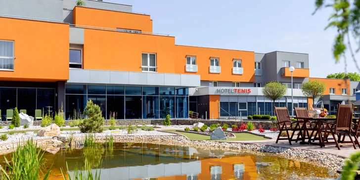 Pobyt v modernom hoteli Tenis s polpenziou a neobmedzeným wellness