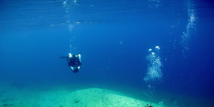 Skúšobný ponor Discover Scuba s potápačským prístrojom v Seneckom jazere