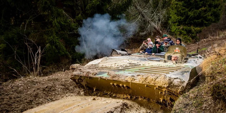 Vzrušujúci adrenalínový zážitok – jazda na bojovom vozidle BVP-2
