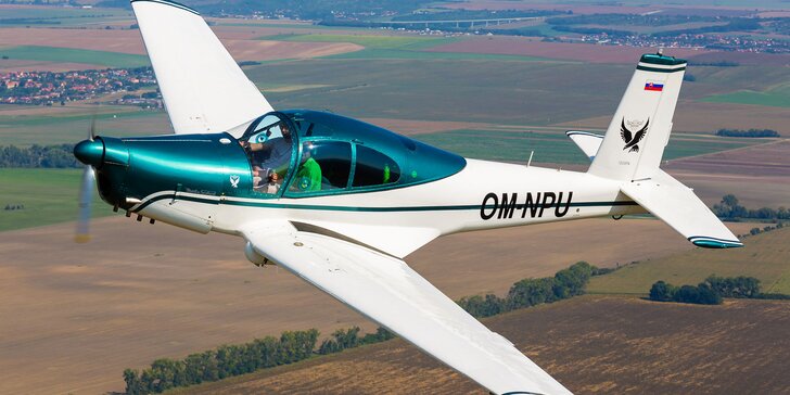 Zážitkový let až pre 3 osoby so skúseným inštruktorom a možnosťou pilotovania - let rýchlosťou až 200 km/h