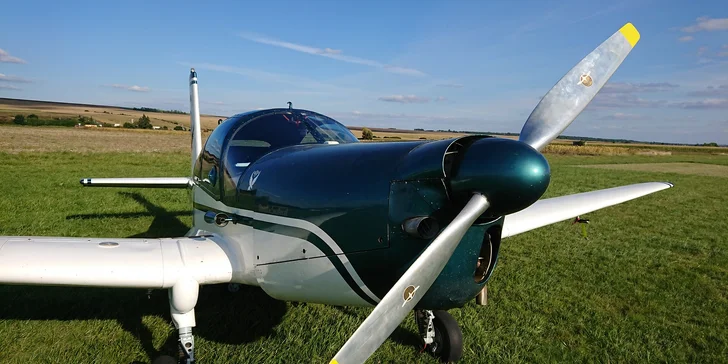Zážitkový let až pre 3 osoby so skúseným inštruktorom a možnosťou pilotovania - let rýchlosťou až 200 km/h