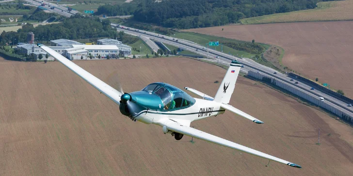 Zážitkový let až pre 3 osoby so skúseným inštruktorom a možnosťou pilotovania - let rýchlosťou až 200 km/h