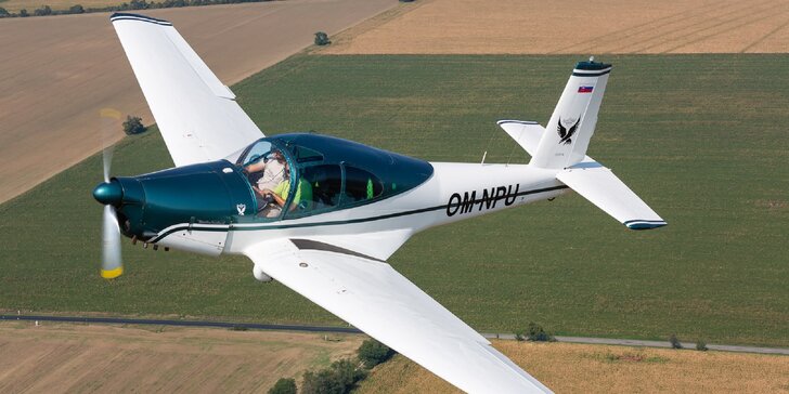 Zážitkový let až pre 3 osoby so skúseným inštruktorom a možnosťou pilotovania - let rýchlosťou až 200 km/h