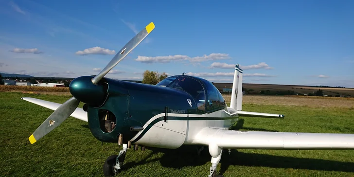 Zážitkový let až pre 3 osoby so skúseným inštruktorom a možnosťou pilotovania - let rýchlosťou až 200 km/h