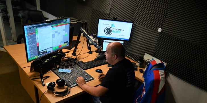 Zážitkové moderovanie LIVE vysielania vo FIT FAMILY RÁDIO + certifikát
