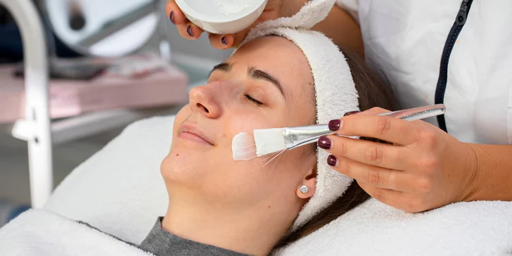 Hydratačné ošetrenie, masáž tváre, inframaska, BB Glow či mikrodermabrázia pre vašu pleť