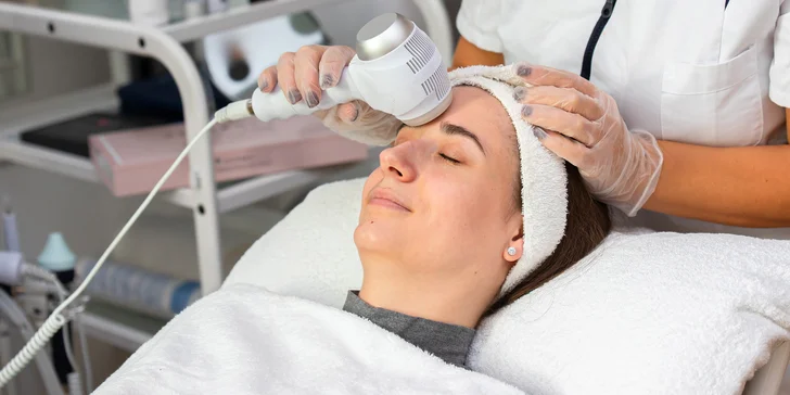 Hydratačné ošetrenie, masáž tváre, inframaska, BB Glow či mikrodermabrázia pre vašu pleť