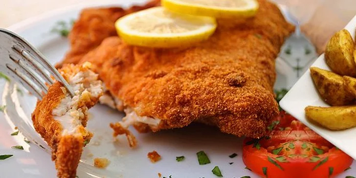 6,90 eur z plnené bravčové rezne s opekanými zemiakmi! Lahodné babičkine tajomstvo pre dvoch, so zľavou 50 %!