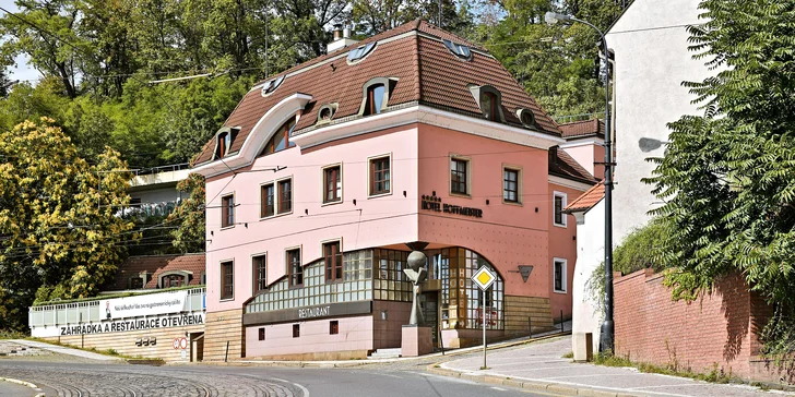 Luxusný pobyt na Malej Strane: bohaté raňajky a 60 min. vstup do privátneho wellness