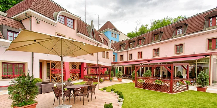 Luxusný pobyt na Malej Strane: bohaté raňajky a 60 min. vstup do privátneho wellness