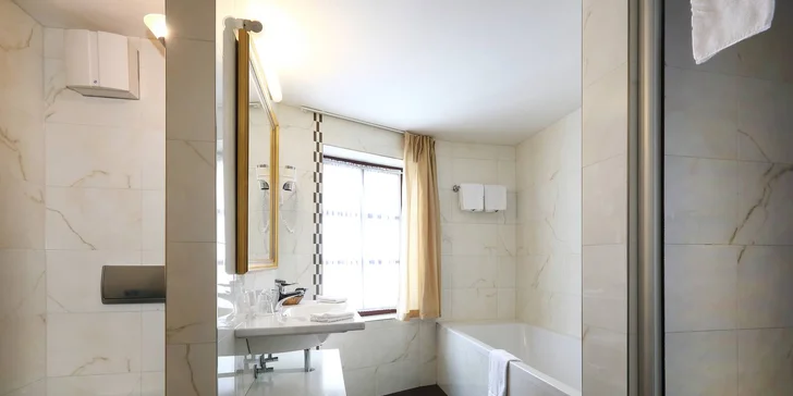 Luxusný pobyt na Malej Strane: bohaté raňajky a 60 min. vstup do privátneho wellness