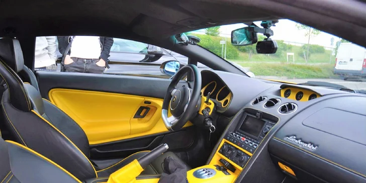 Adrenalínová jazda na Ferrari či Lamborghini!