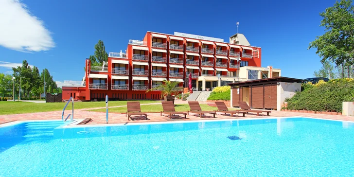 Rodinný hotel pri krásnom Balatone: wellness a moderné izby s terasou
