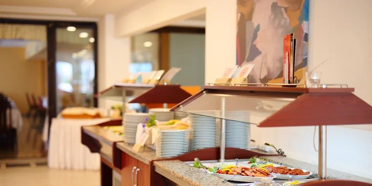 Rodinný hotel pri krásnom Balatone: wellness a moderné izby s terasou