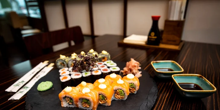 Zimný 34ks sushi set pre 2 osoby v reštaurácii SUSHIHANIL