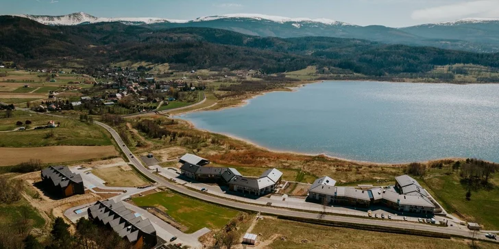 Pobyt v poľských Krkonošiach: nové apartmány pri jazere Sosnówka, raňajky či polpenzia