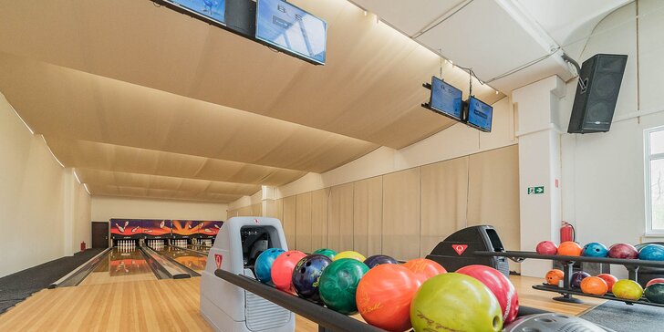 Hodina zábavy na bowlingu pre 5 hráčov v Bowling Bar Malacky