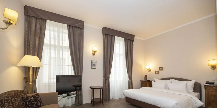 Pobyt v historickom centre Prahy: elegantný hotel, bohaté raňajky a fľaša vína