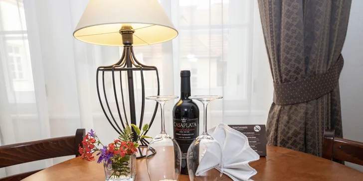 Pobyt v historickom centre Prahy: elegantný hotel, bohaté raňajky a fľaša vína