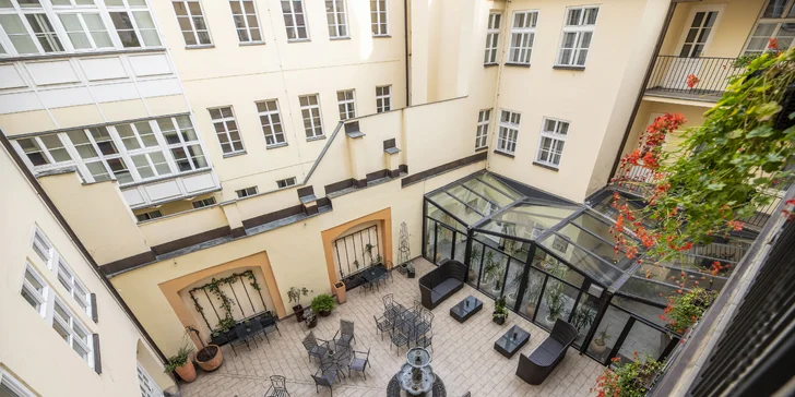 Pobyt v historickom centre Prahy: elegantný hotel, bohaté raňajky a fľaša vína