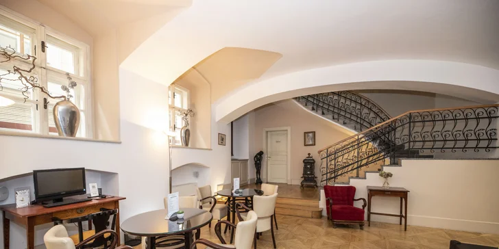 Pobyt v historickom centre Prahy: elegantný hotel, bohaté raňajky a fľaša vína