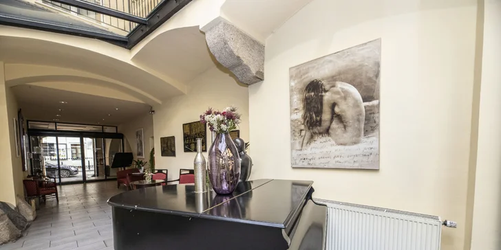 Pobyt v historickom centre Prahy: elegantný hotel, bohaté raňajky a fľaša vína