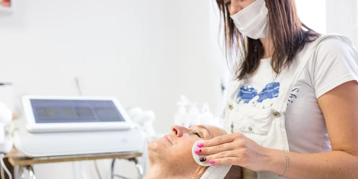 Chemický peeling alebo diamantová mikrodermabrázia