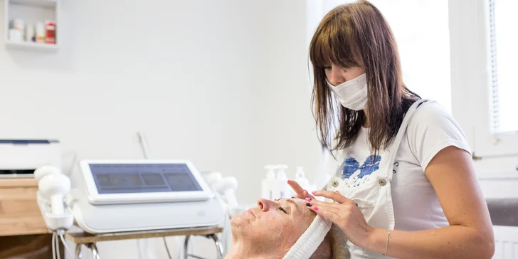 Chemický peeling alebo diamantová mikrodermabrázia
