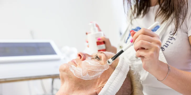 Chemický peeling alebo diamantová mikrodermabrázia