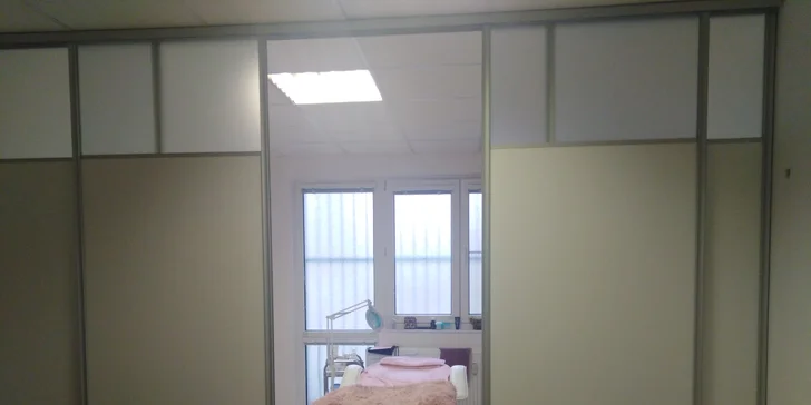Hĺbkové čistenie pleti alebo regeneračná masáž tváre a dekoltu