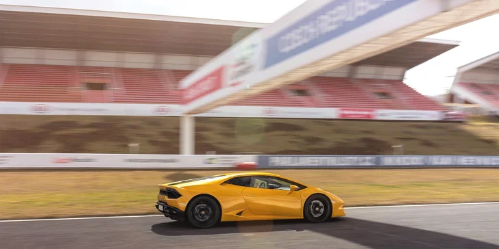 LAMBORGHINI, PORSCHE alebo FORD MUSTANG na veľkom pretekárskom okruhu v Brne alebo Moste: 1 až 5 kôl ako vodič či spolujazdec