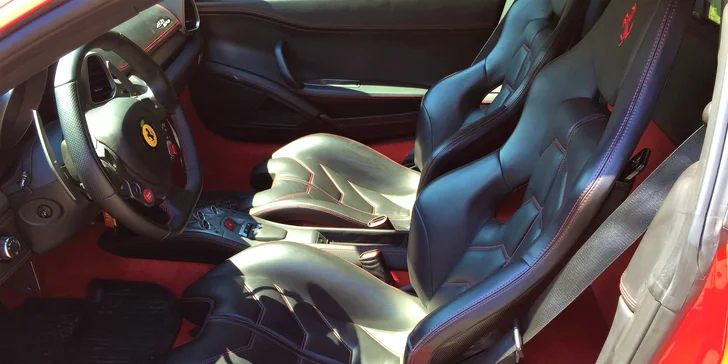 Skroťte až 640 koní LAMBORGHINI HURACÁN alebo si užite jazdu s FERRARI 458 ITALIA