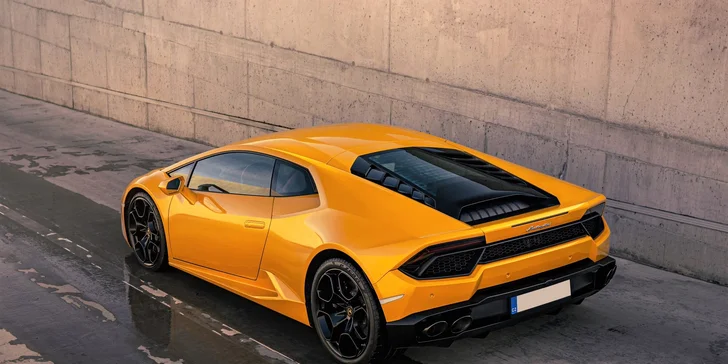 LAMBORGHINI, PORSCHE alebo FORD MUSTANG na veľkom pretekárskom okruhu v Brne alebo Moste: 1 až 5 kôl ako vodič či spolujazdec