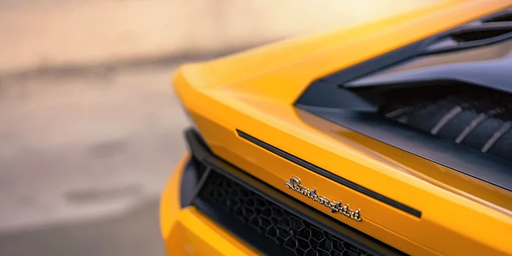 LAMBORGHINI, PORSCHE alebo FORD MUSTANG na veľkom pretekárskom okruhu v Brne alebo Moste: 1 až 5 kôl ako vodič či spolujazdec