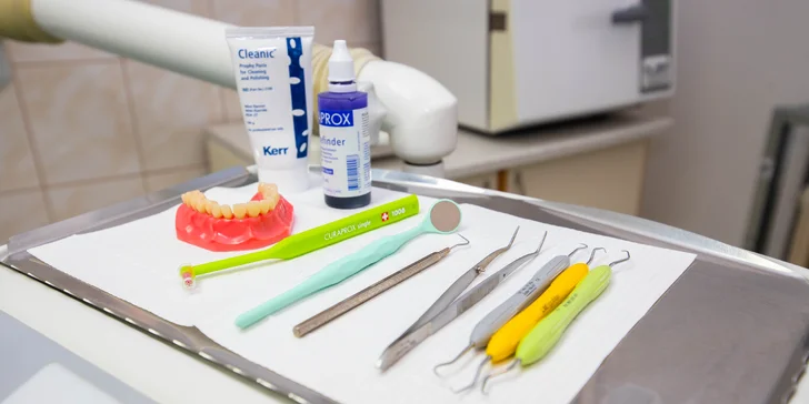 Dentálna hygiena s pieskovaním pre dospelých aj deti do 15 rokov