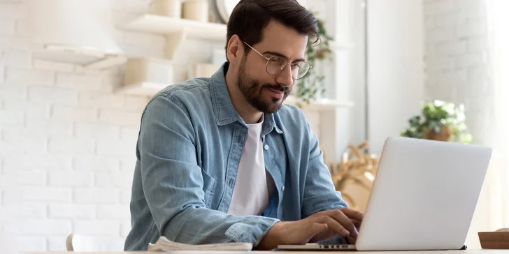 Vydláždite si cestu k úspechu s online kurzmi marketingu, manažmentu či IT