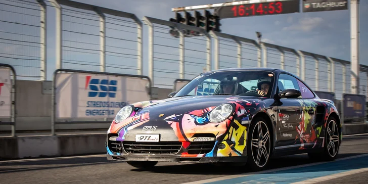Adrenalínová jazda na DRX RING v Piešťanoch: Vyber si luxusné auto a dupni na plyn