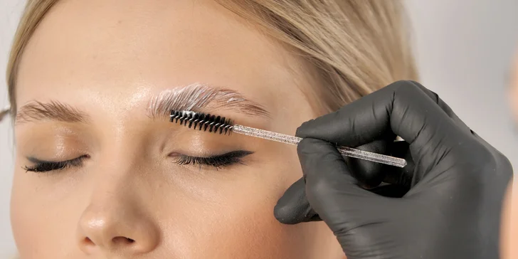 Mikrodermabrazia, laminácia obočia či Lash-Lifting pre vaše riasy
