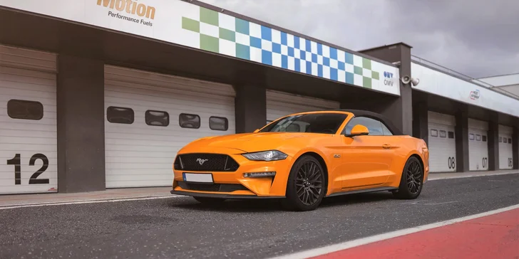LAMBORGHINI, PORSCHE alebo FORD MUSTANG na veľkom pretekárskom okruhu v Brne alebo Moste: 1 až 5 kôl ako vodič či spolujazdec