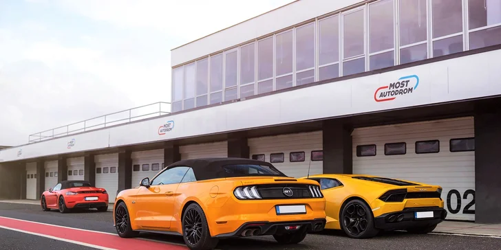 LAMBORGHINI, PORSCHE alebo FORD MUSTANG na veľkom pretekárskom okruhu v Brne alebo Moste: 1 až 5 kôl ako vodič či spolujazdec